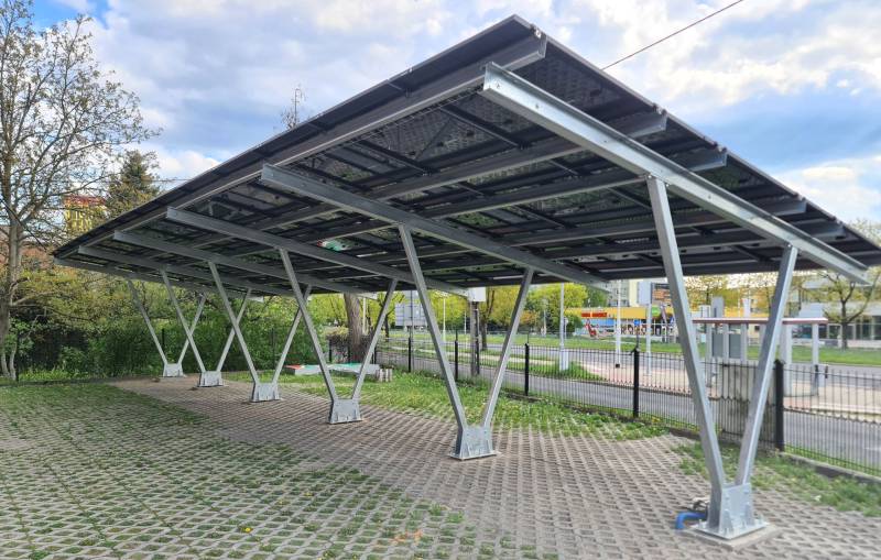 Installation d’un carport solaire sur 15 places de parking à Salon de Provence   